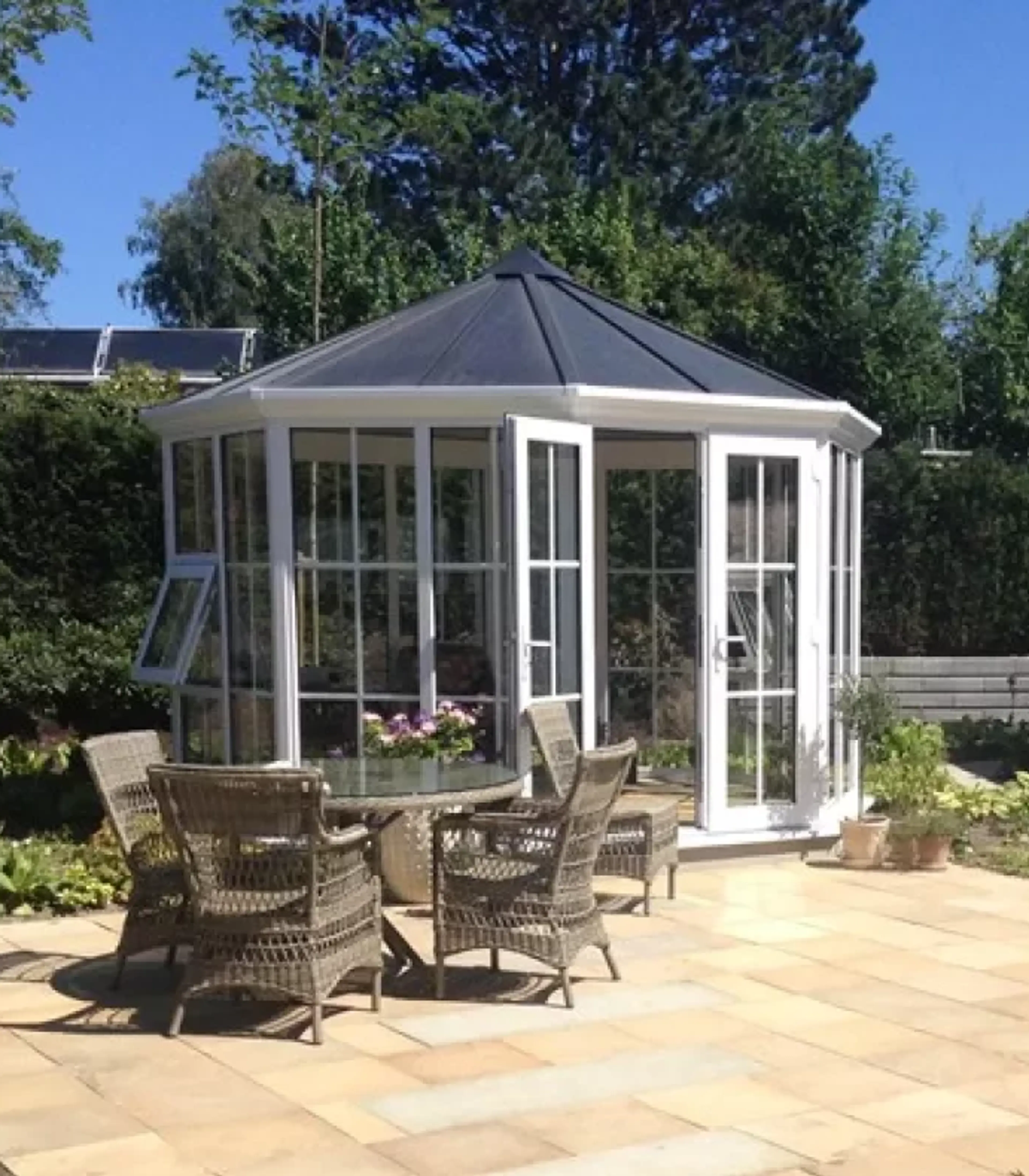 pavillon set udefra