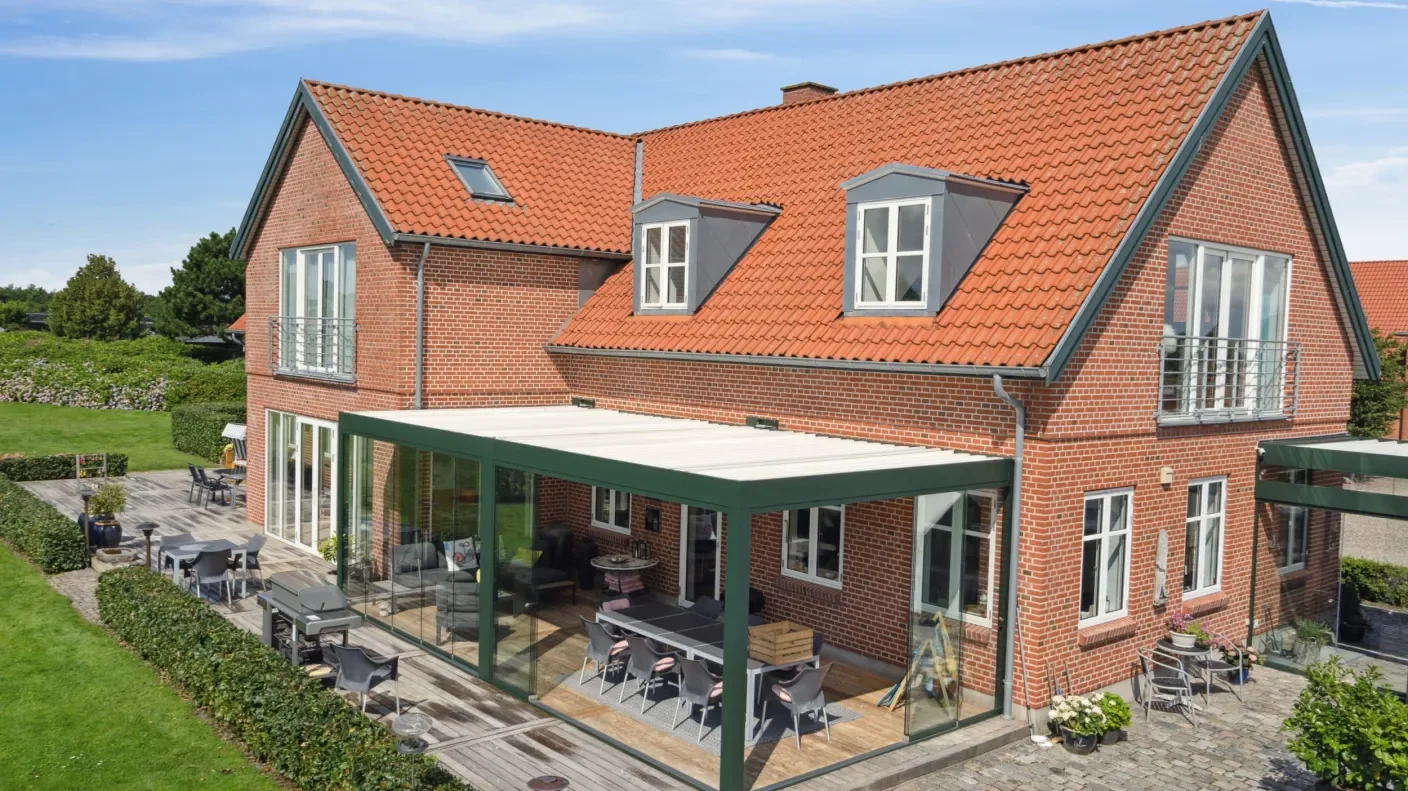 pavillon set oppe fra