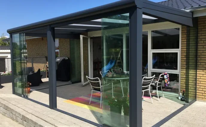 overdækket terrasse set udefra