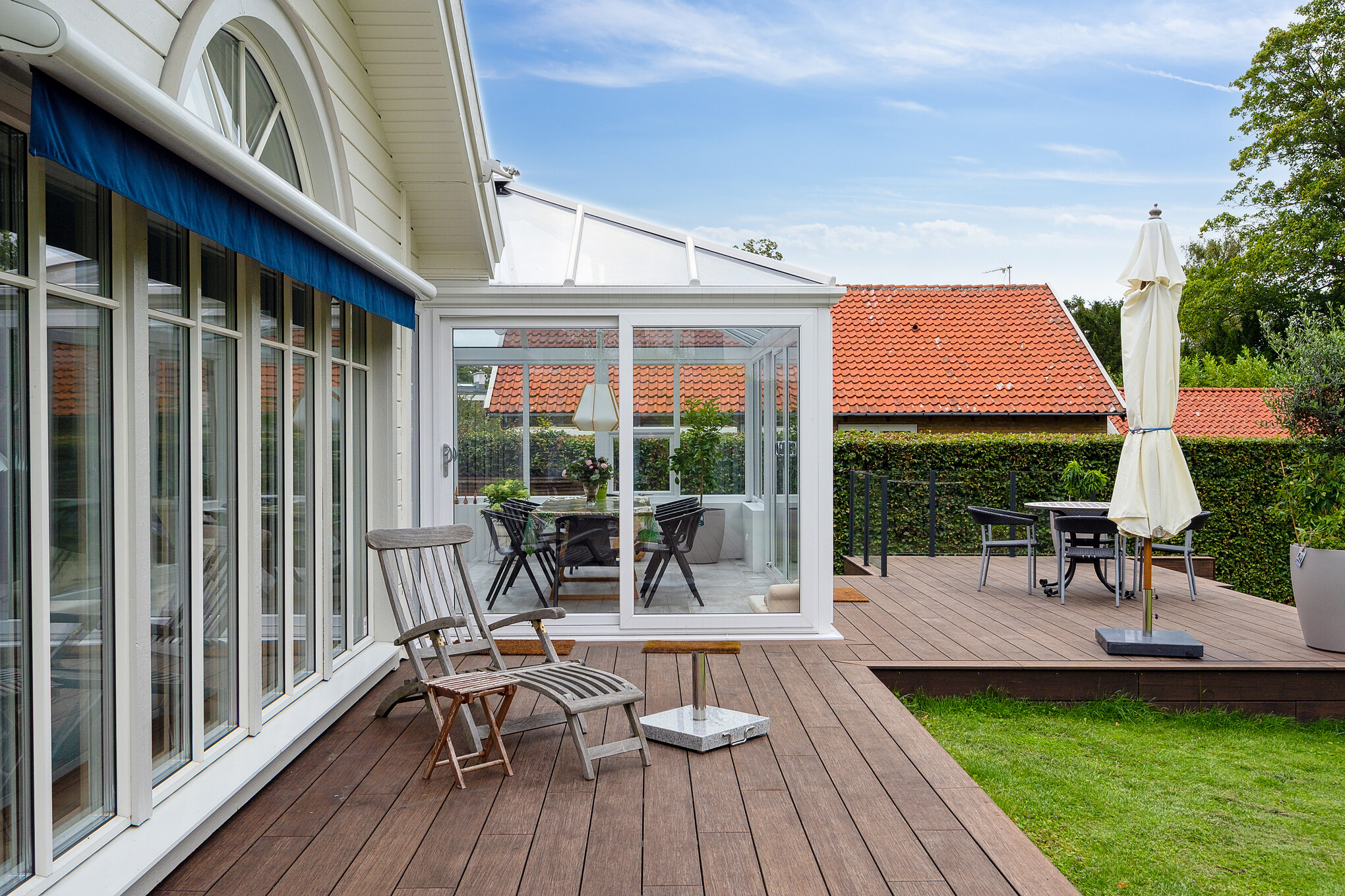 Morgenterrasse der blev til helårsoase med udestue fra VICA Danmark