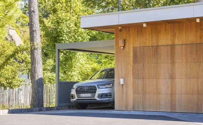 pergola udefra med bil