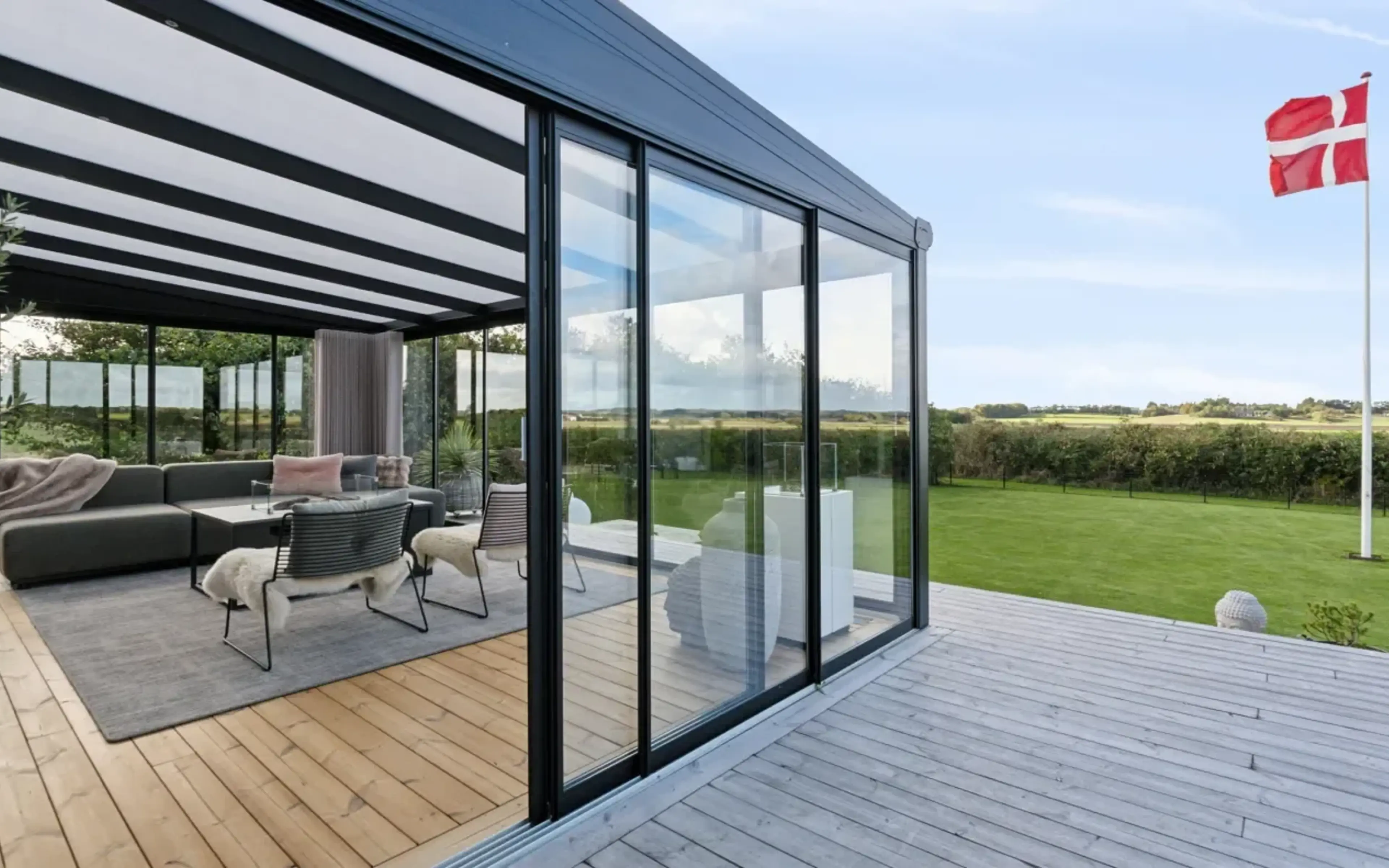 overdækket terrasse set fra siden