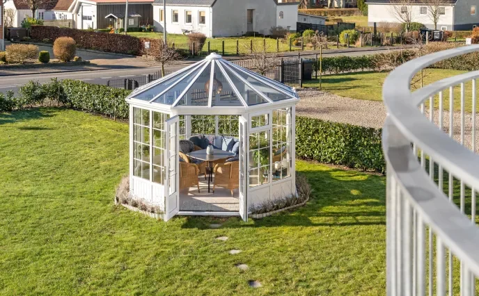 pavillon set oppe fra
