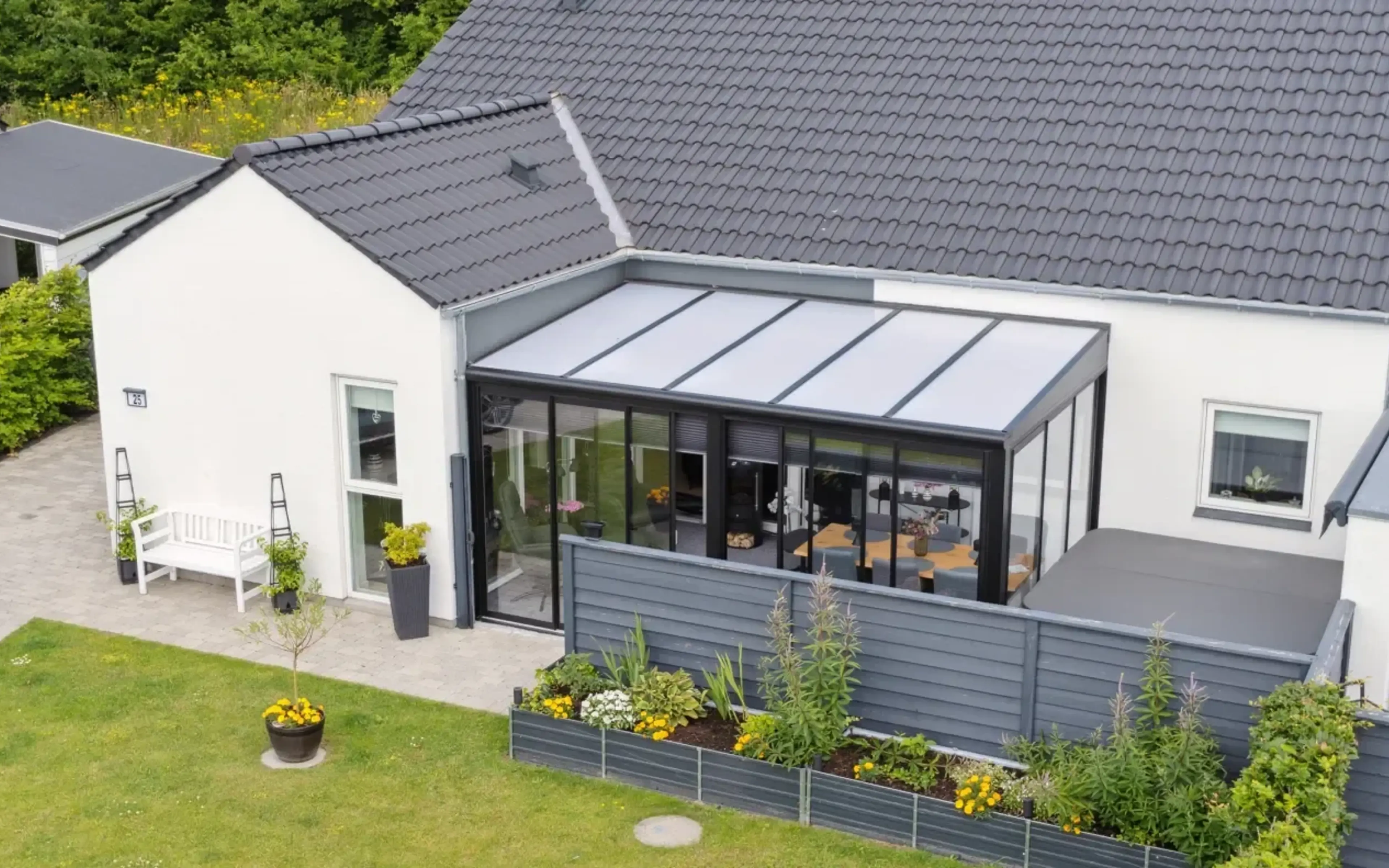 overdækket terrasse set fra siden