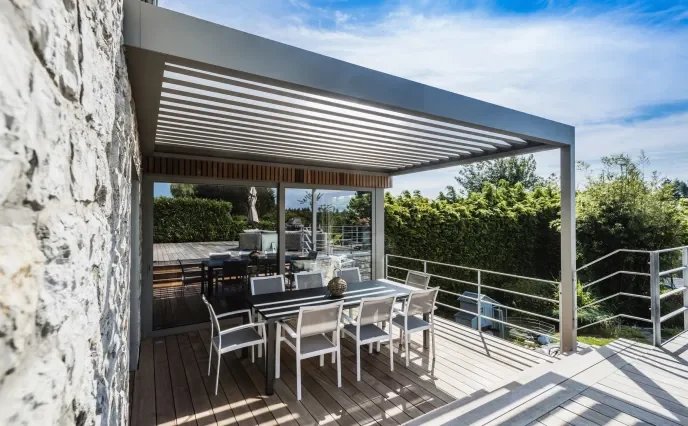 hvid pergola udefra