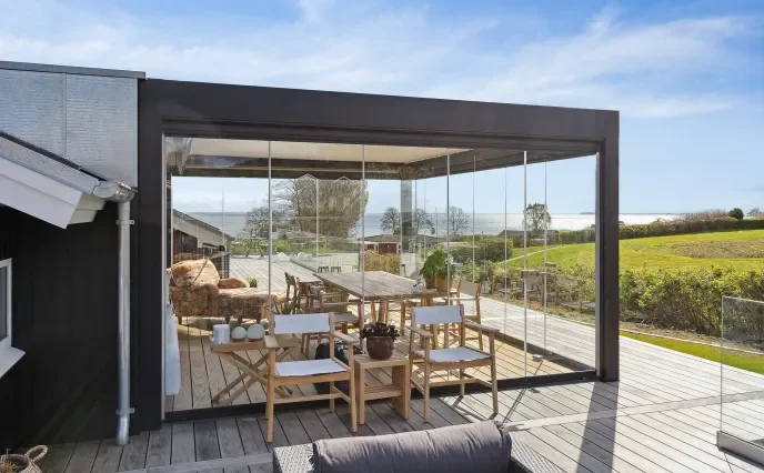 hvid pergola udefra